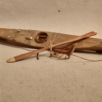 groenlaenderkajak-naturmateriale-gammel-souvenir-fra-groenland